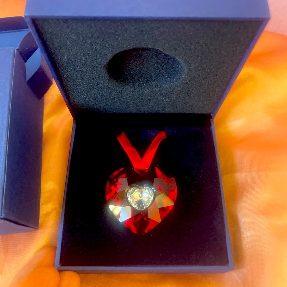 Elegant Swarovski Red Heart Ornament 2005